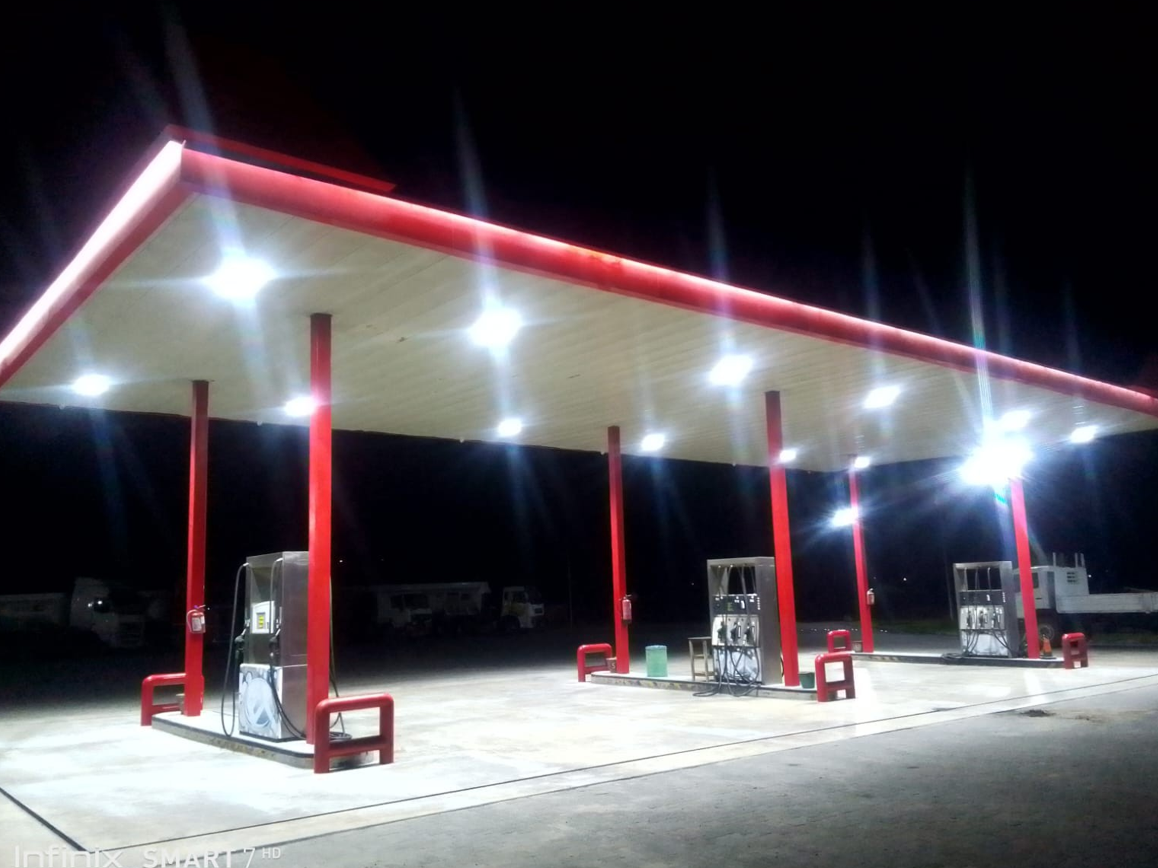 Iluminação comercial e residencial